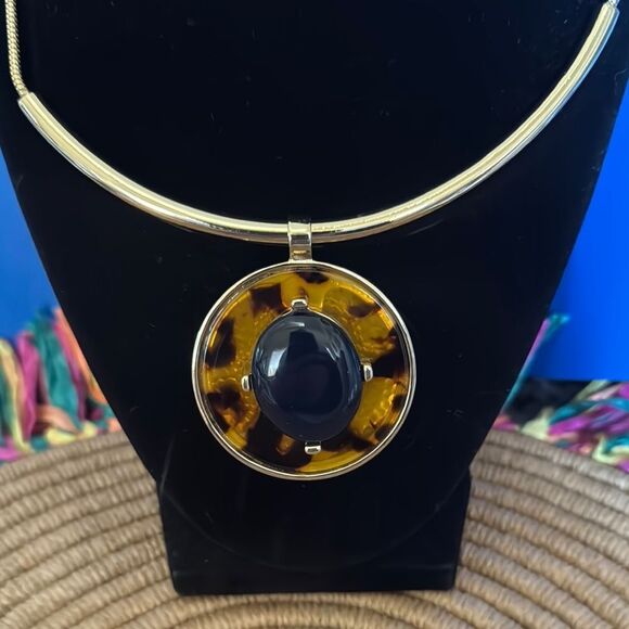 Chico’s Elegant Gold and Blue Stone Pendant Necklace - Picture 2 of 4